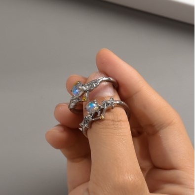 【Bayar di tempat】Cincin Bentuk Oval Geometris Angel Demon Aksen Batu Bulan Biru Untuk Wanita