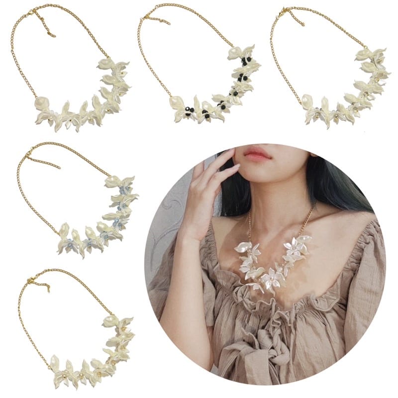 Darlene Crystal Flowery Pearl Necklace Kalung Hijab Panjang Kalung Kristal Aesthetic Mutiara Bunga Flower