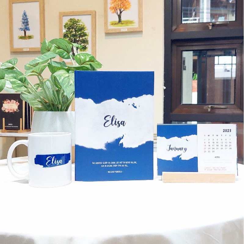 

Splash Series / Paket 3 in 1 / Work From Home Set / Notebook Hardcover A5 / Mug Custom / Wood Calendar / Kalender 2023 / Souvenir Kantor