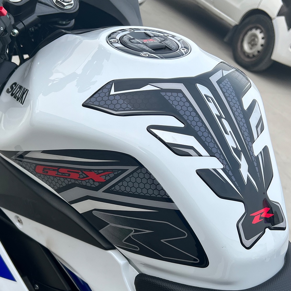 Suzuki GSX Stiker Set Tangki Bahan Bakar Sepeda Motor Stiker Perlindungan Serat Karbon Penutup Tangki Minyak Aksesori Perlindungan Tangki Anti Selip Anti Gores Untuk GSX R150 150R 1000 S150 R750 R1000