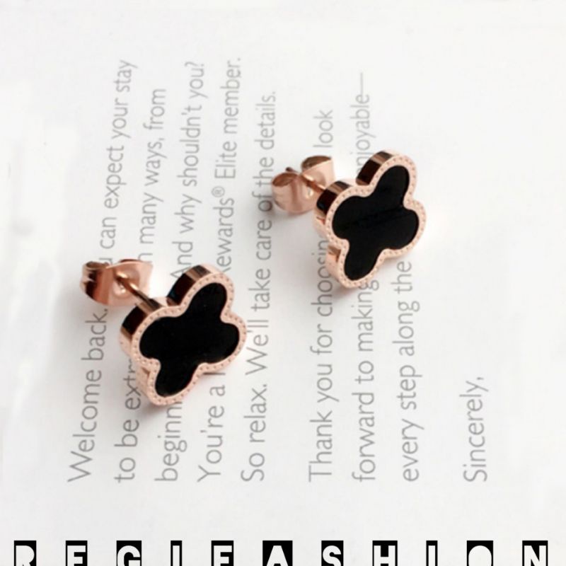 { Bayar Ditempat } Anting Titanium Wanita Terbaru Anting Tusuk Clover Hitam Anting Wanita Korea Kekinian Anti Karat Tidak Luntur