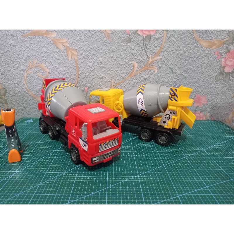 mainan anak truck mixer mainan truk molen size sedang