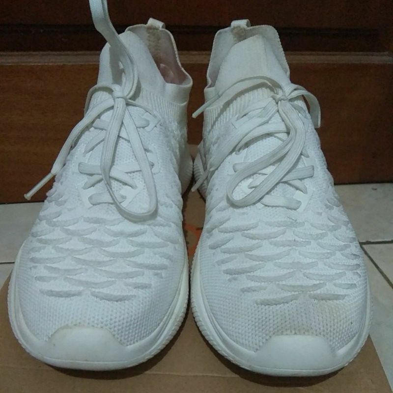 ORTUSEIGHT GALACTIC OFF WHITE