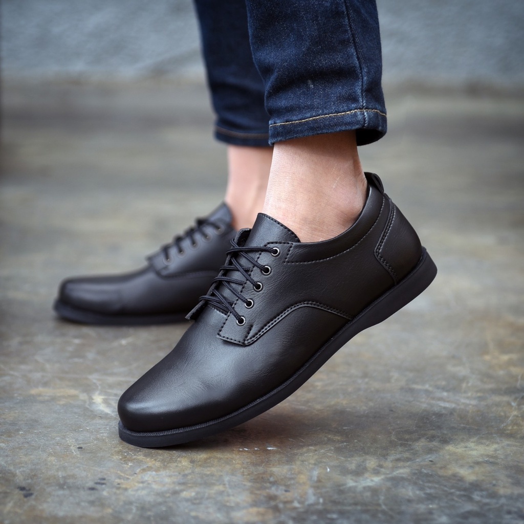 RIONZ x PIRES SERIES - Sepatu Formal Pria Casual Kantoran Nikahan Kulit Syntetis Asli Original Sepatu Pantofel Pria Resmi Formal Hitam Coklat Gaya Trendy Kasual Kantor Kuliah Pesta Nikah Kondangan Gereja Kerja PNS Guru Kekinian Terlaris Terbaru Murah