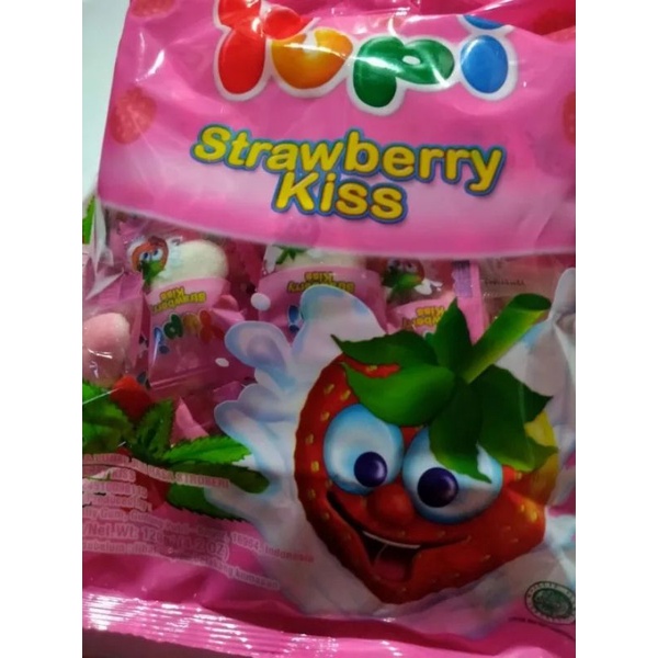 

Yupi Gummy permen Candy Strobery Kiss 120 gr Exp 4/7/24