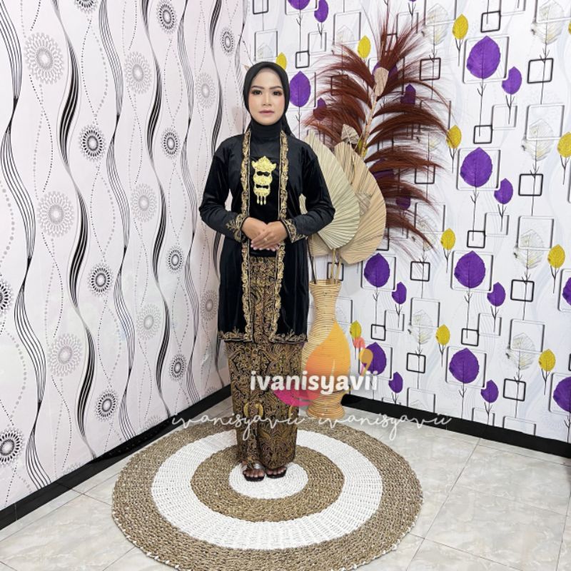 Kebaya Bludru Body Panjang - Bordir Stik, Model Kutubaru / Cantik