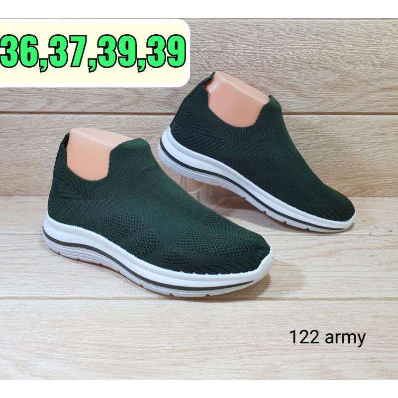 Sepatu Sneaker Slip-On Wanita Import