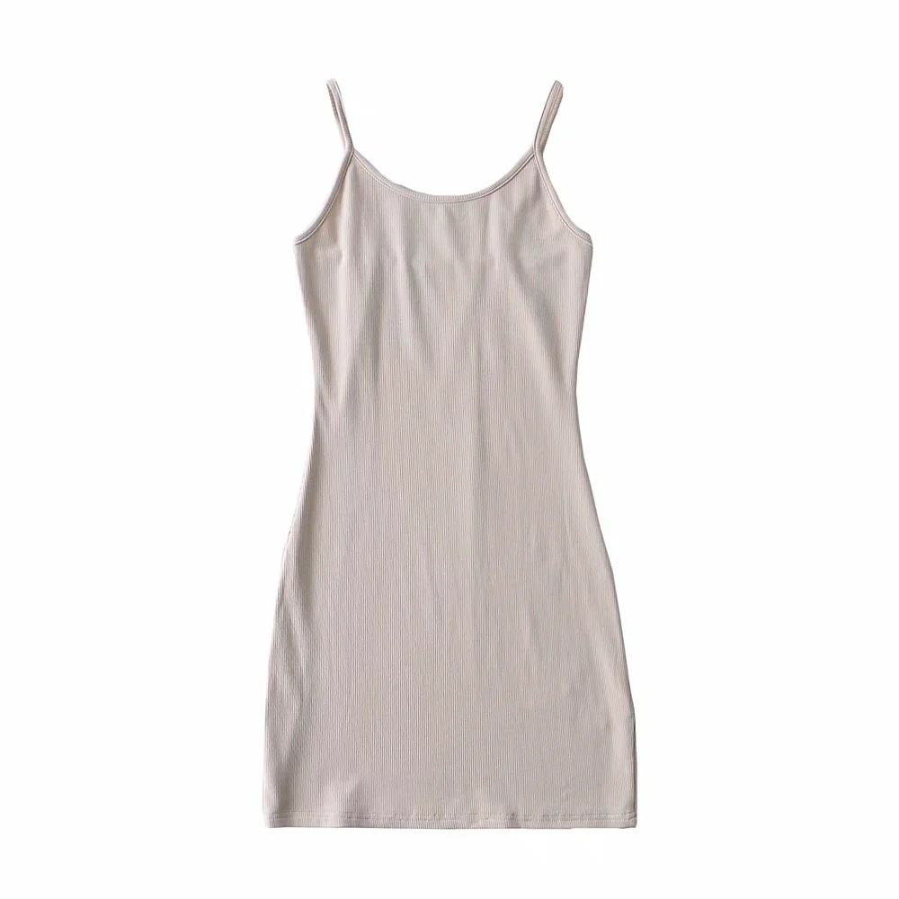 ﹊◕♤Gambar-menampilkan ibu tiri rok ketat tali selempang gaun wanita musim gugur dan musim dingin pakaian dalam gaya Eropa dan Amerika rok ramping elastis kasual