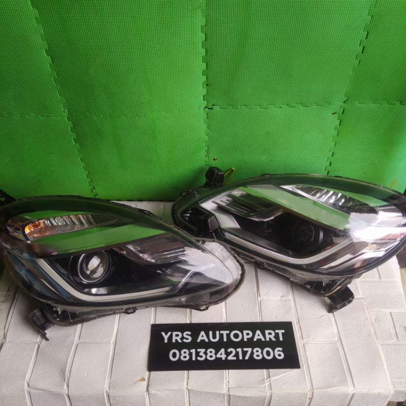 Headlamp lampu depan Mobil Mobilio RS 2014 2015 original sepasang