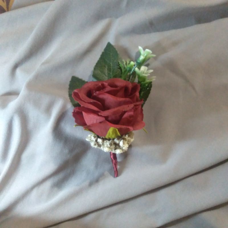 Freya maroon bunga jas../pin bros/corsage wedding.