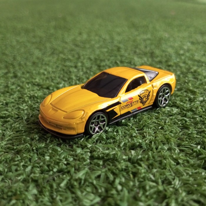 Hotwheels '12 Corvette Z06 Kuning Gift pack loose N27