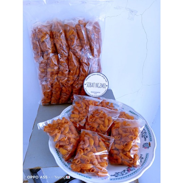 

makaroni goreng bantet pedas 20 gram per pcs