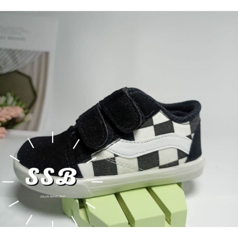 Sepatu sneakers anak laki laki perempuan umur 1-3tahun sol karet nyaman dan kuat