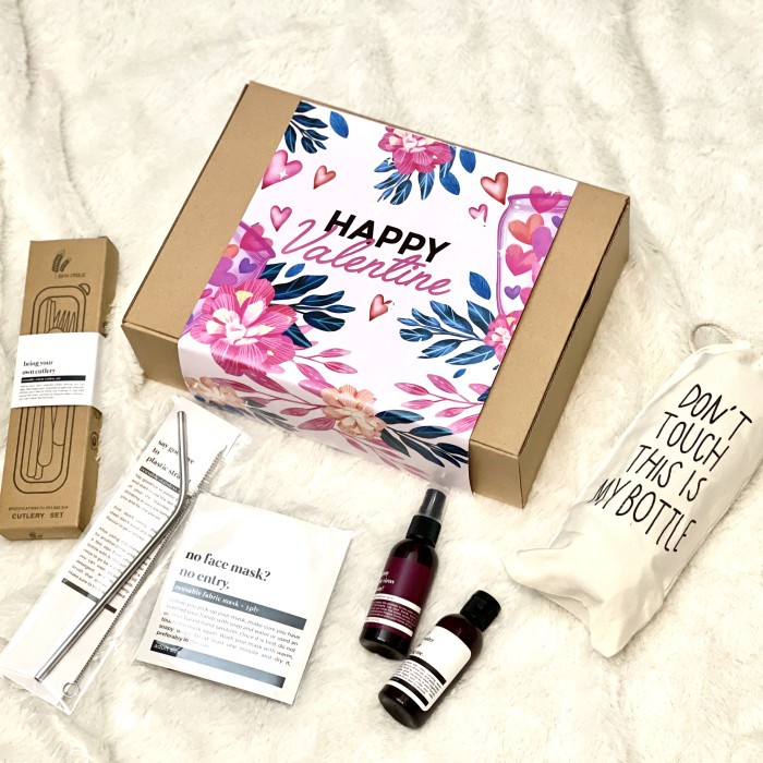 

✨READY✨ -Valentine Hampers Gift Souvenir Kado Pacar- 1.1.23