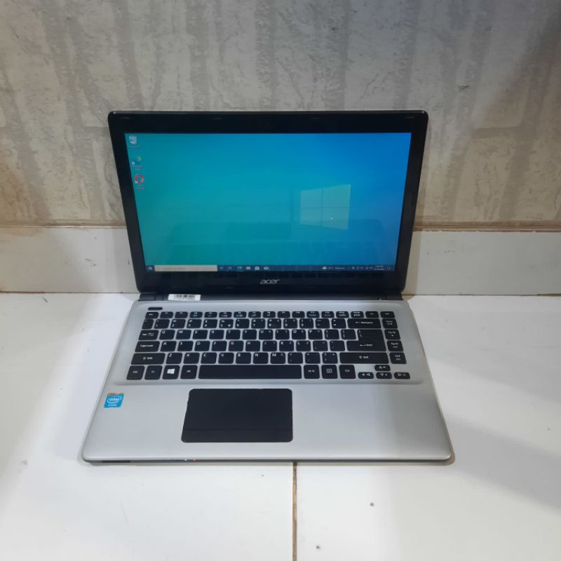 Laptop Acer Aspire E1-410 Intel Celeron N2820 Windows 10 Layar 14 inch Full aplikasi Siap pakai