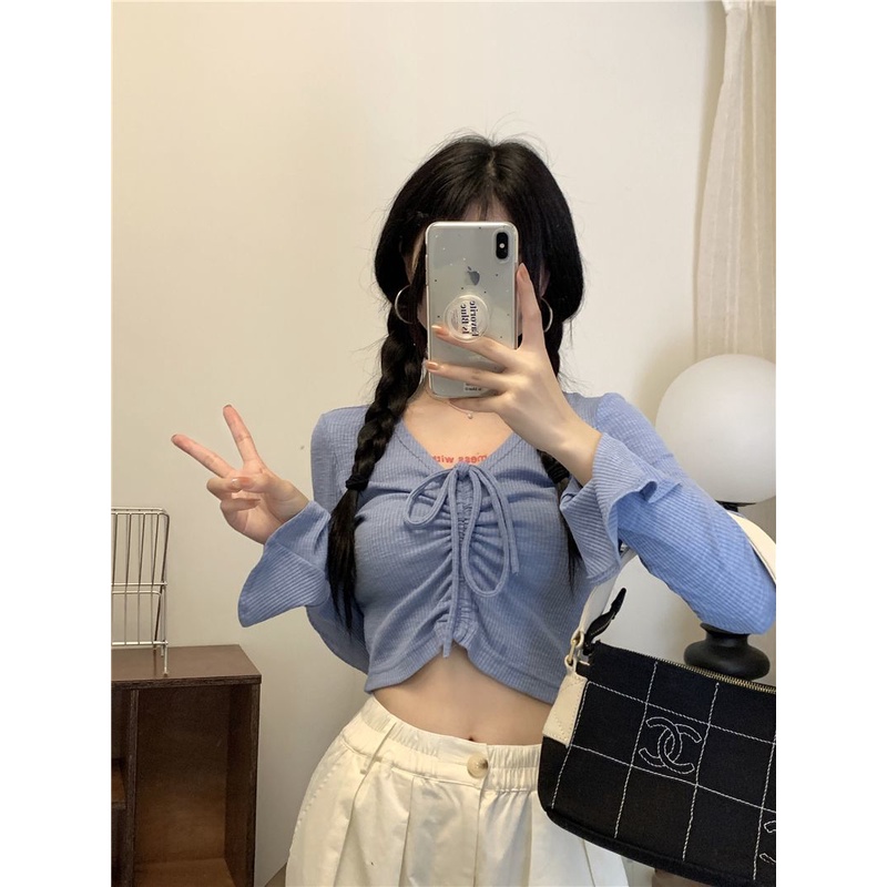 Red Gadis Seksi V-Leher Serut Lengan Panjang T-shirt Wanita Musim Gugur Keinginan Murni Gaya Pinggang Tinggi Terkena Pusar Rasa Desain Niche Slim atasan Pendek