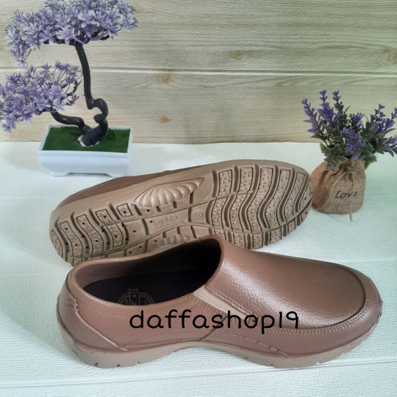 Sepatu Karet Pria /wanita Att Awk 578 Anti Air Slip On/Sepatu Karet Pantofel Warna Hitam,Coklat mocca Uk.40-43