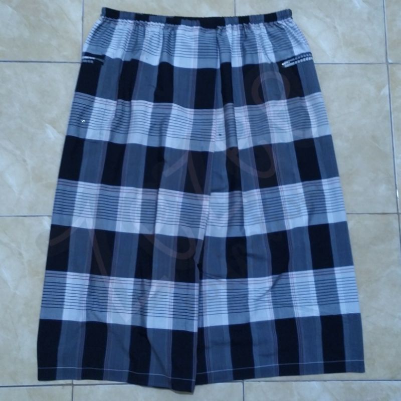 ZC8-003 CELANA KOLOR SARUNG COWO PRIA LAKI LAKI ADEM KOTAK KOTAK PUTIH HITAM