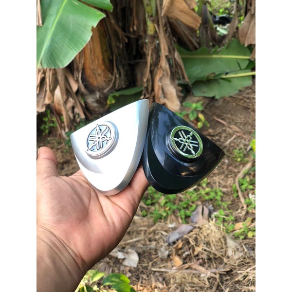 EMBLEM LOGO PANEL DEPAN YAMAHA FIZ R VEGA R LAMA