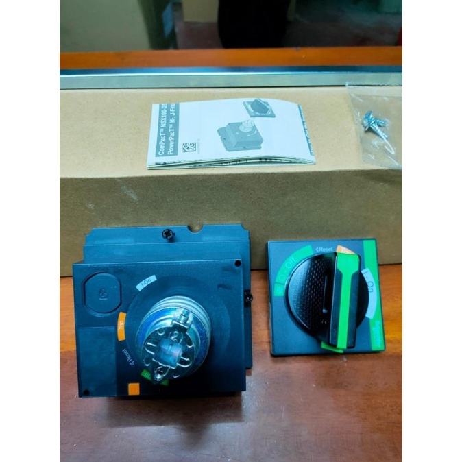 Rotary Handle Schneider Untuk MCCB NSX / CVS 100-250 ---READY---