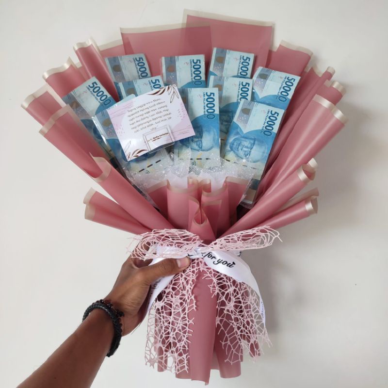 Buket bouquet wisuda pernikahan ulang tahun dan acara besar bisa request warna dan tambah kartu ucapan