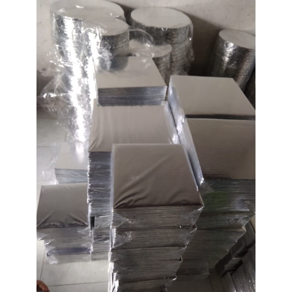 

Alas Kue Tart Kotak (silver) 35cm