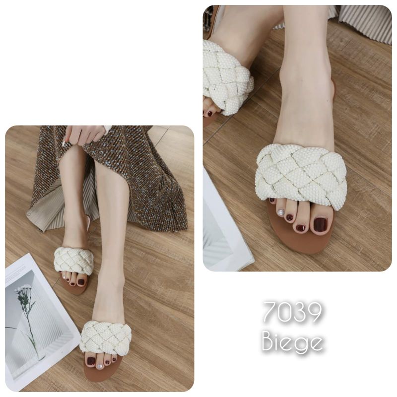 Sandal Zr wanita import flat pearl woven slide Cristal  kode 7039