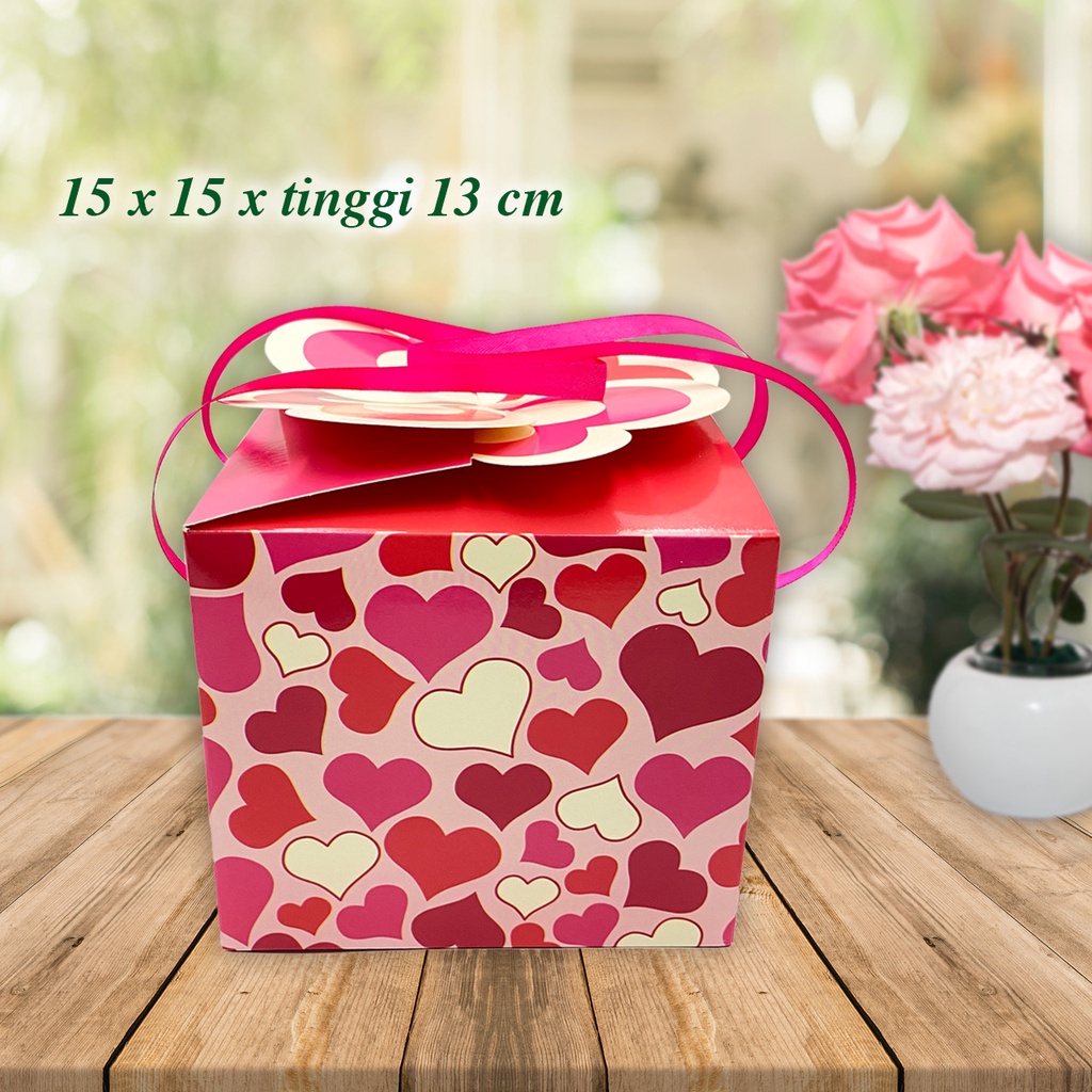 

Kardus Die Cut / Gift Box / Tas Jinjing Spesial Valentine Motif Hati