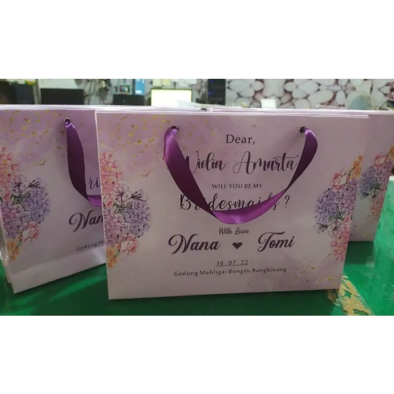 

Paper Bag / Bridesmaid / Tas Kado / Tas Hadiah /paperbag groomsmen (tidak PO)