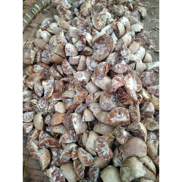 

buah pinang kering belah 500 gram