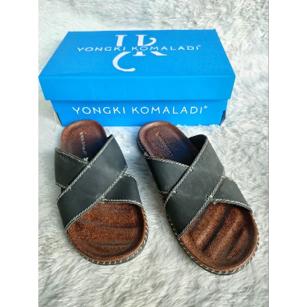 Sandal kulit pria Yongki Komaladi sandal Yongki Komaladi kulit pria keren sandal merk Yongki Komaladi bahan kulit keren harga diskon