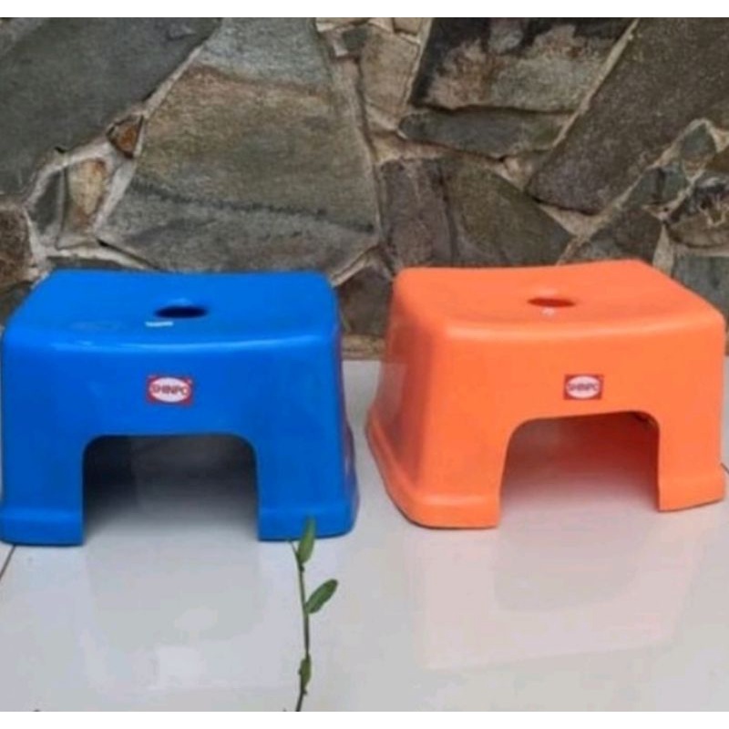 KURSI JONGKOK SHINPO/ BANGKU JONGKOK SHINPO/ KURSI PELASTIK ANAK