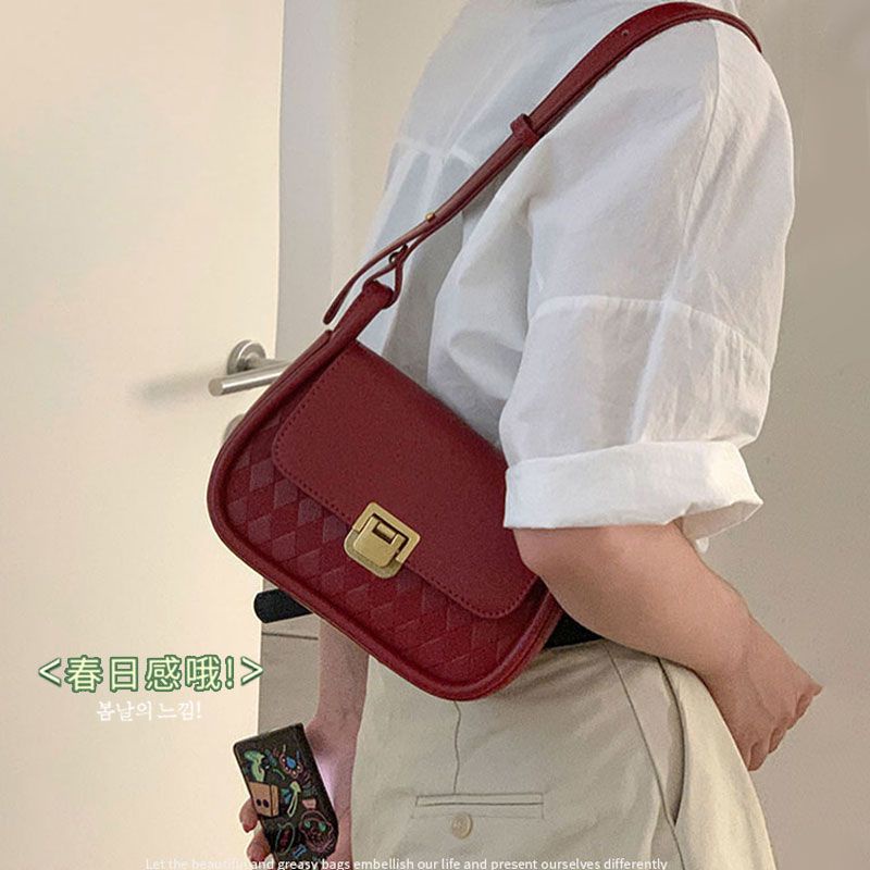 Red High-end tas kecil wanita 2022 baru trendi fashion retro tas bahu ketiak all-match tekstur utusan tas persegi kecil