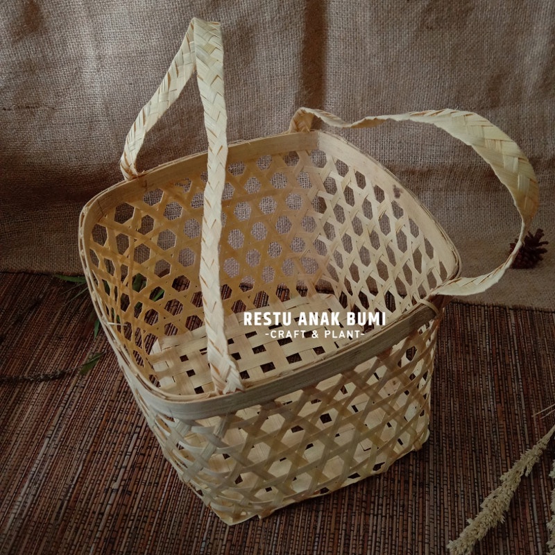 

(B092) Keranjang Bambu Baru Cangking kotak 22 cm + wengku/Hadiah/Lamaran/Parcel Lebaran/Natal/Acara/Catering/Souvenir/Wadah Serbaguna/Basket/Craft/Fruit Box/Sembako/Teh/Gula/Beras/Telur/Seserahan/Kado/Gift/Hampers/Hantaran/Makanan/Minuman/Keranjang Buah