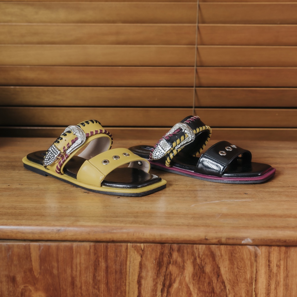 Dianable - Grande Flat Sandals (Black - Yellow)