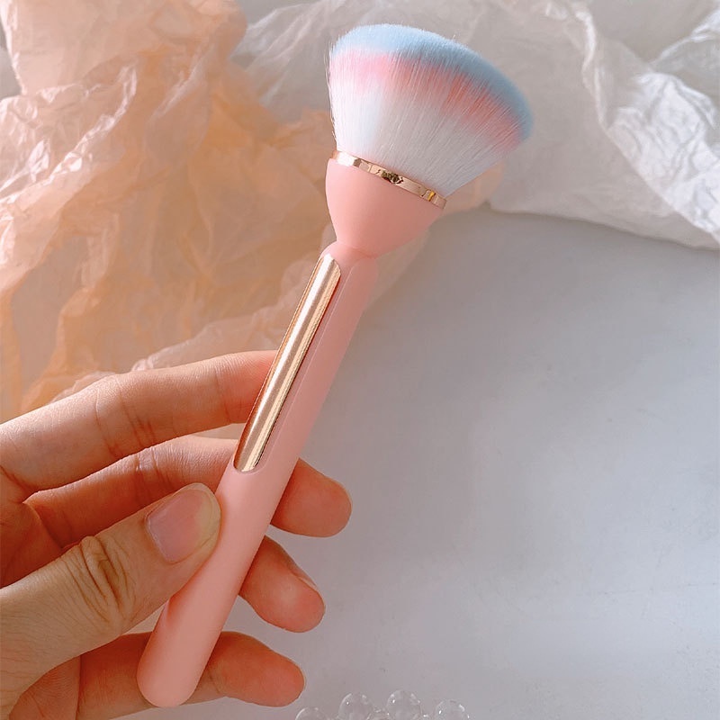 Fluffy Makeup Brush Loose Powder Blush Highlight Profesional Brushes Untuk Concealer Contour Kosmetik Alat Kecantikan Lembut