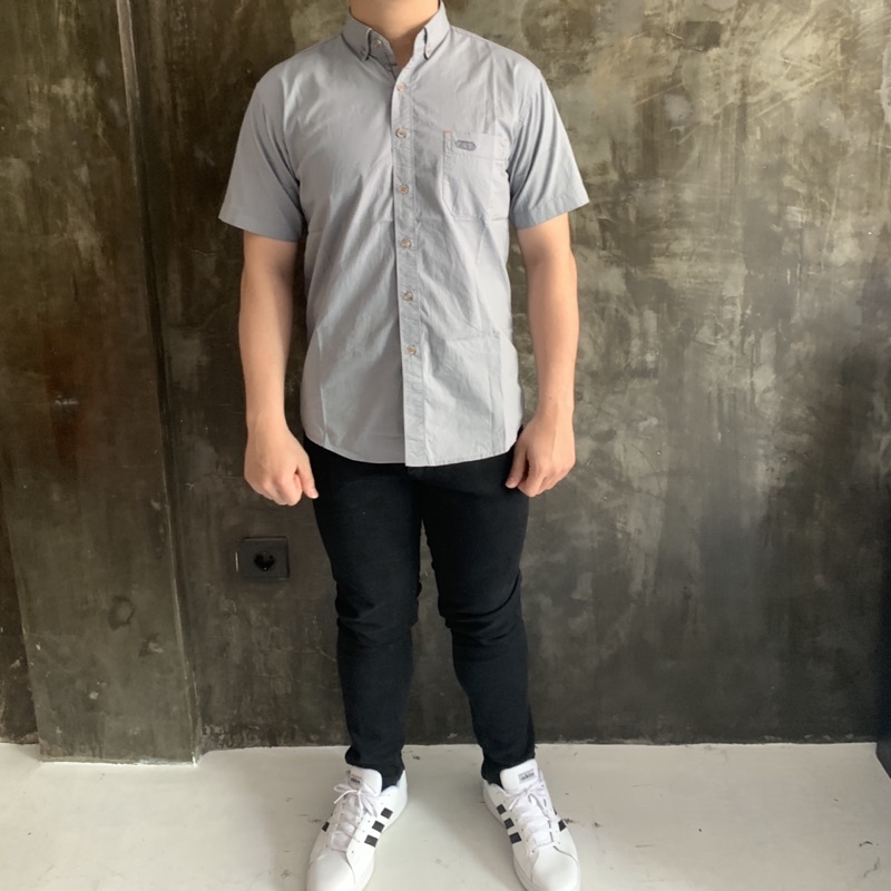 Kemeja Pria Basic Lengan Pendek