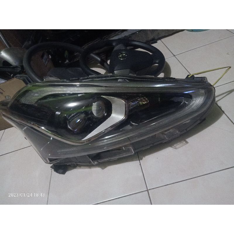 lampu sienta Q kanan (R)