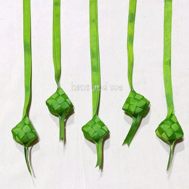 

Ketupat Hias Pita Grosgrain Idul Fitri isi Dakron