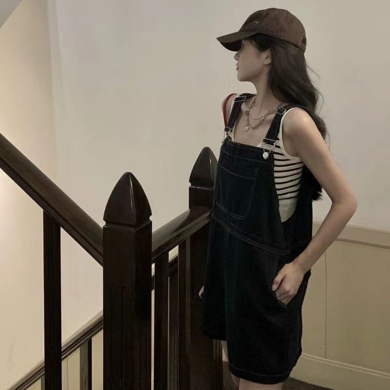 Red Musim Panas Pinggang Tinggi Retro Pria Kecil Pengurangan Usia Bib Celana Pendek Versi Korea Longgar dan Bagian Tipis Lebar kaki Suspender Jumpsuit