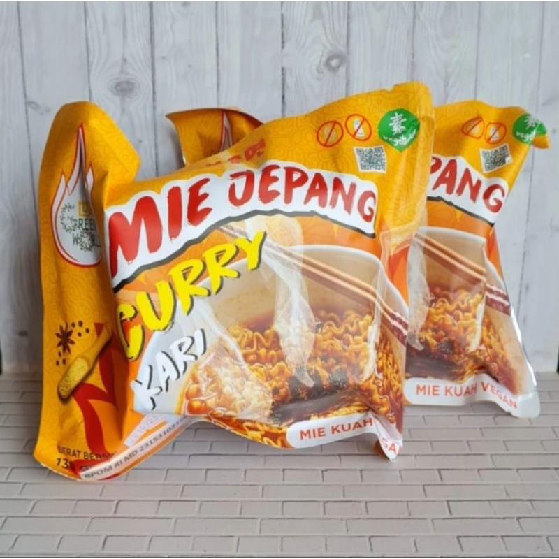 GREEN WORLD MIE INSTAN VEGETARIAN / MIE KARI / MIE KOREA