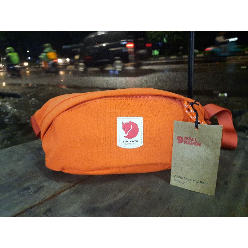 FJALLRAVEN ULVO MEDIUM ORANGE TAS SELEMPANG FJALLRAVEN WAIST BAG FJALLRAVEN ULVO HIP PACK MEDIUM ORA