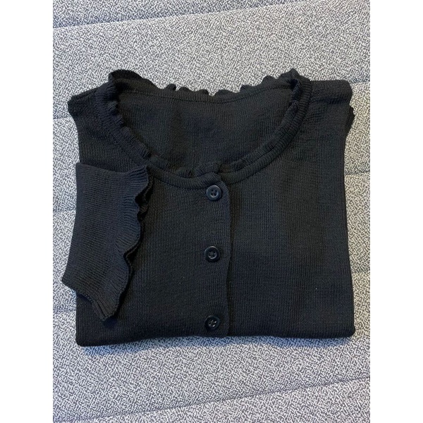 BAILEY CARDI RAJUT KRIWIL / ANGEL BOTON SKIRT / CARDIGAN CROP KRIWIL