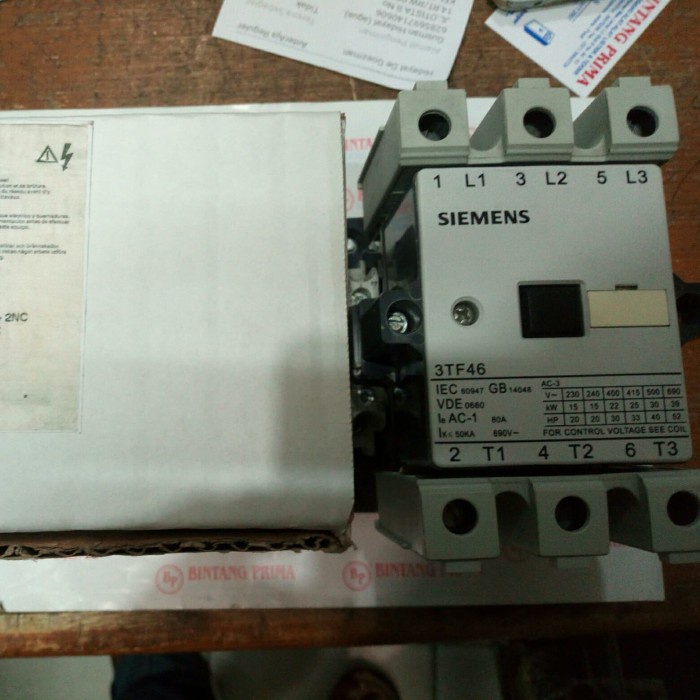 Contactor / Kontaktor Tipe 3TF46-22 Siemens 220V