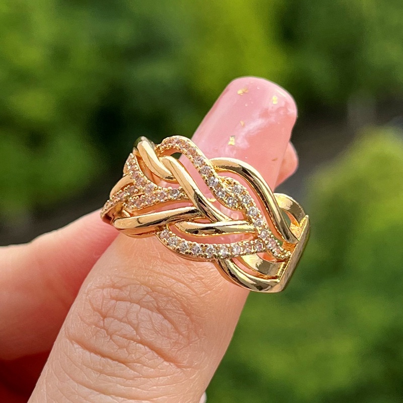 Cincin Jari Perempuan Desain Modern Dengan Batu Bling Cubic Zirconia Warna Emas Berongga Keluar Cincin Lebar Perhiasan Pernyataan Untuk Hadiah Wanita