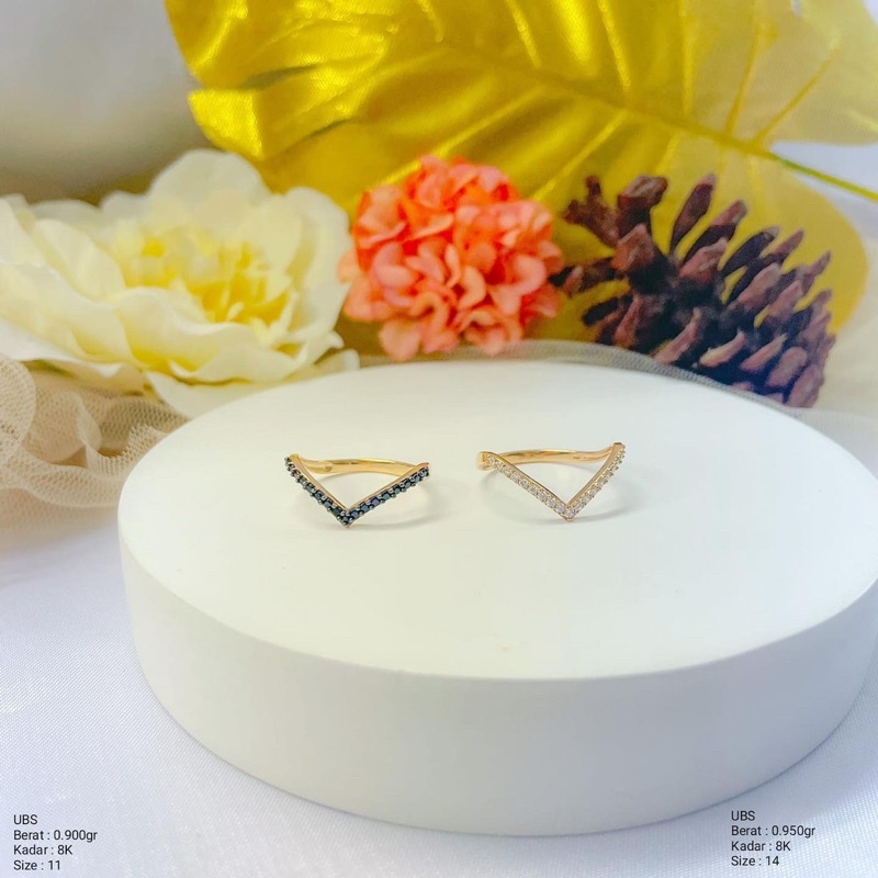 Perhiasan Cincin Emas Aurel V Mata Putih Hitam UBS 8k / 375