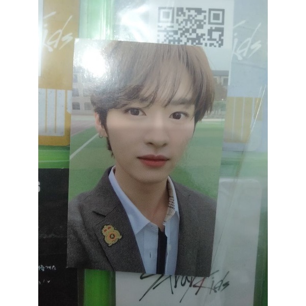 PC LIMITED GO LEE KNOW & I.N MEMBER POSE GO