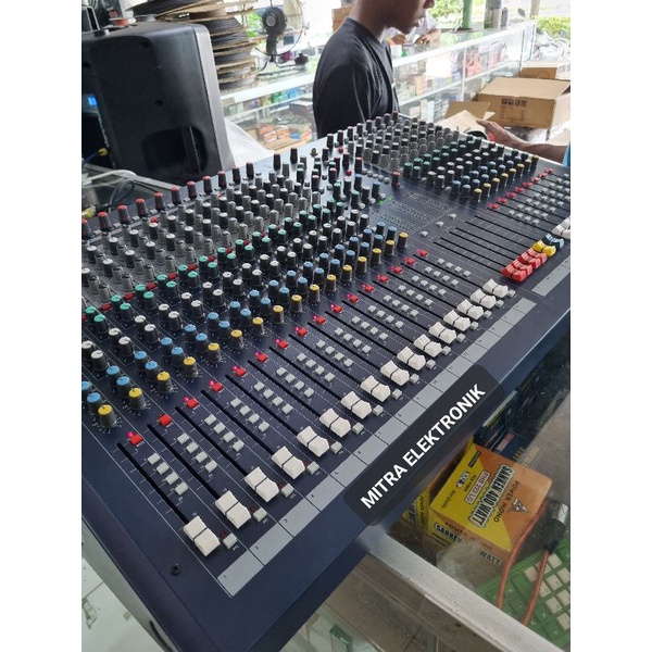 Mixer Soundcraft LX7II 24 Channel  Mixer Soundcraf5 lx7ii 24channel