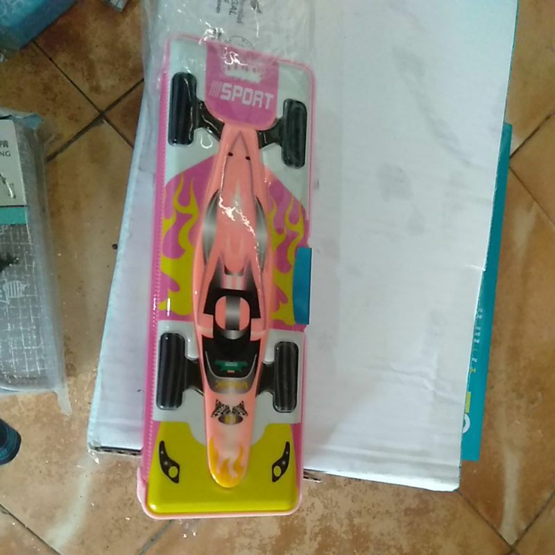 

kotak tempat pensil