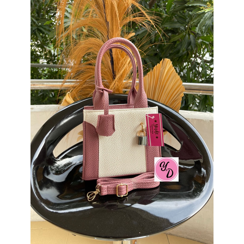 ANGGUN SLING BAG / TAS SELEMPANG WANITA / TAS WANITA BAHAN JERUK FREE GEMBOK KODE ANGGUN